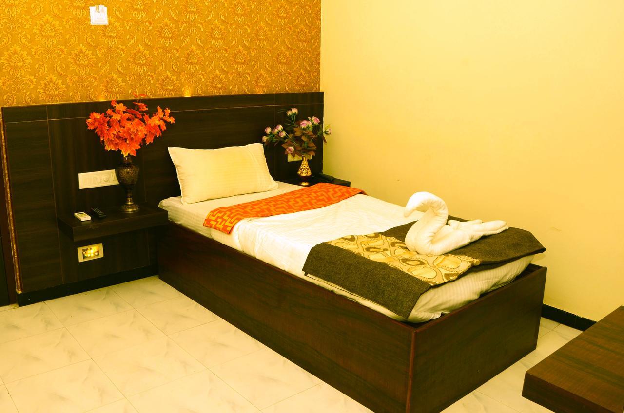 Hotel Gowtham Coimbatore Exterior photo